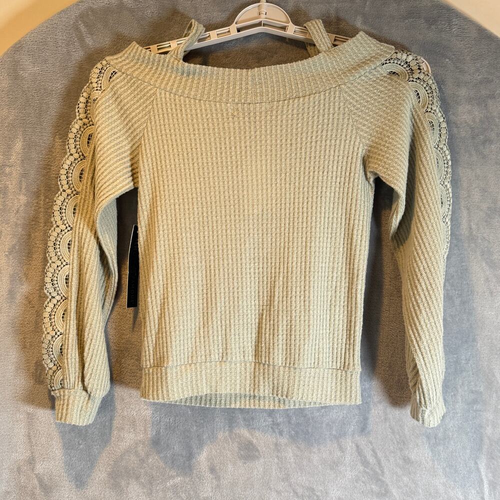 Almost Famous Sage Boho Lace Sleeve Cold Shoulder Thermal Top S